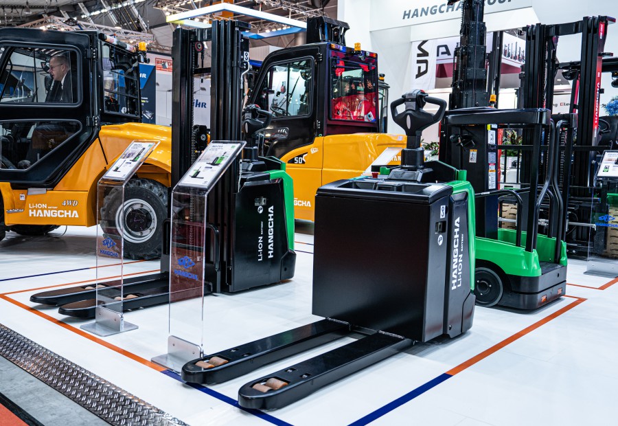 1711100851842378937D.jpeg X系列锂电搬运车及堆垛车.jpeg