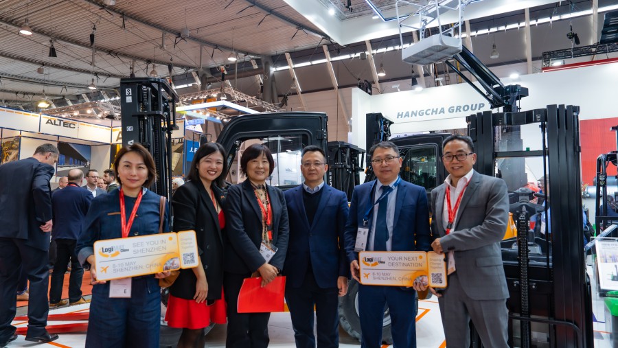 1711100874610462EBDF.jpeg 媒体采访.jpeg